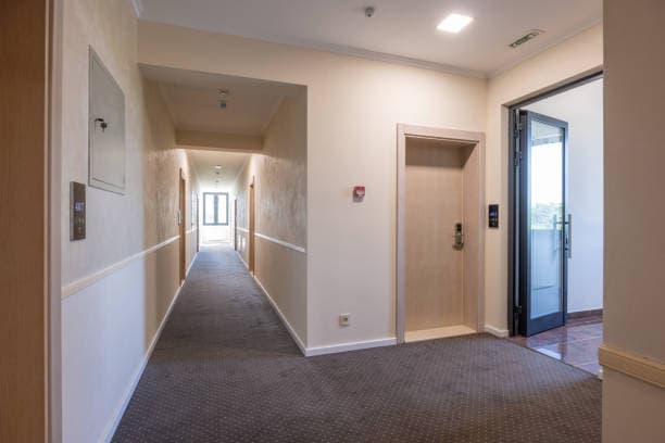 Moet ieder lid van een VvE betalen voor de elektriciteit van de gemeenschappelijke ruimtes, ook al gebruik je die niet?