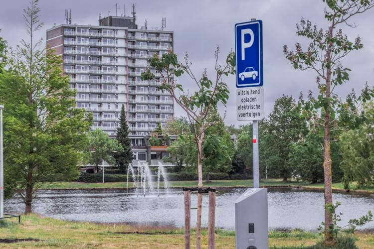 Laadpalen bij een VvE