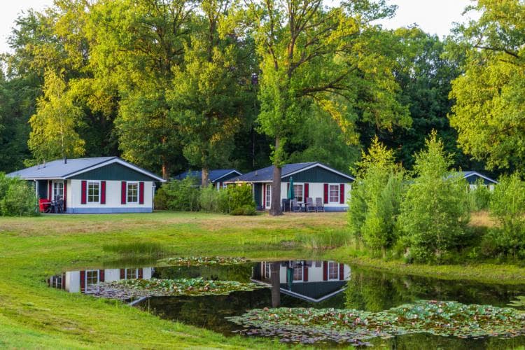 Valt een vakantiewoning op een recreatiepark onder een VvE?