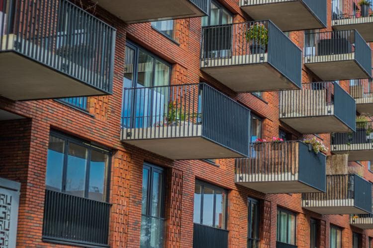 Wat betekent decharge binnen de VvE?